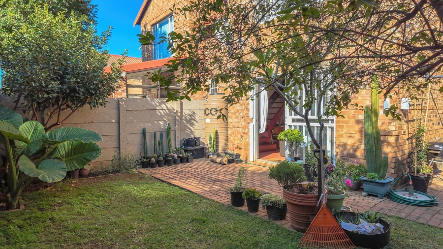 2 Bedroom Property for Sale in Bromhof Gauteng