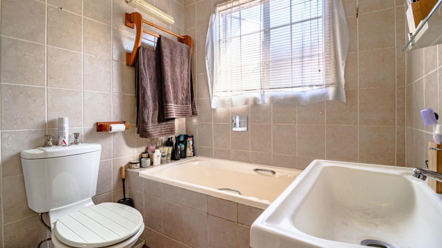 2 Bedroom Property for Sale in Bromhof Gauteng