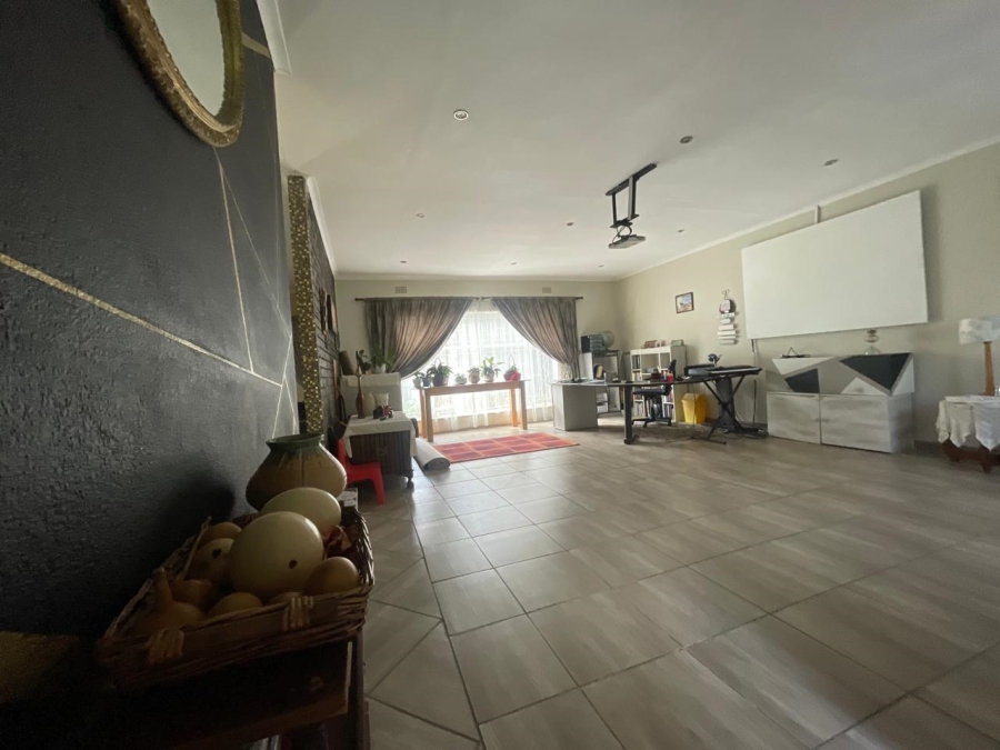 3 Bedroom Property for Sale in Glen Marais Gauteng