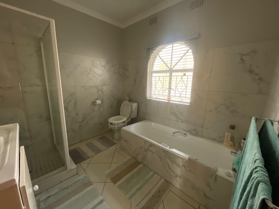 3 Bedroom Property for Sale in Glen Marais Gauteng