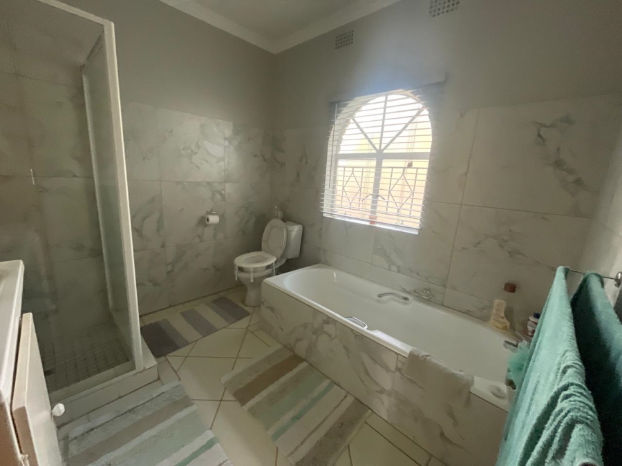 3 Bedroom Property for Sale in Glen Marais Gauteng