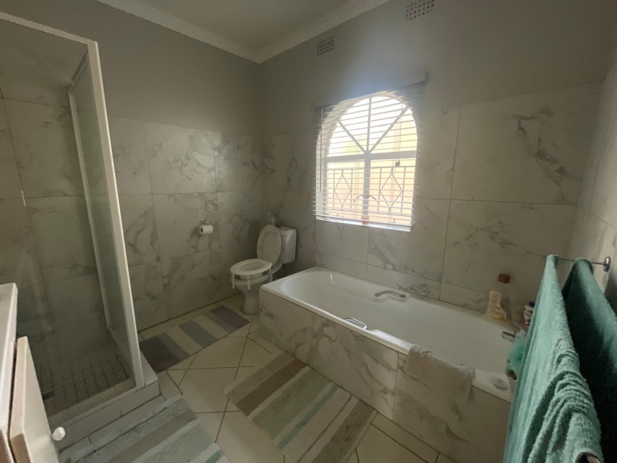 3 Bedroom Property for Sale in Glen Marais Gauteng