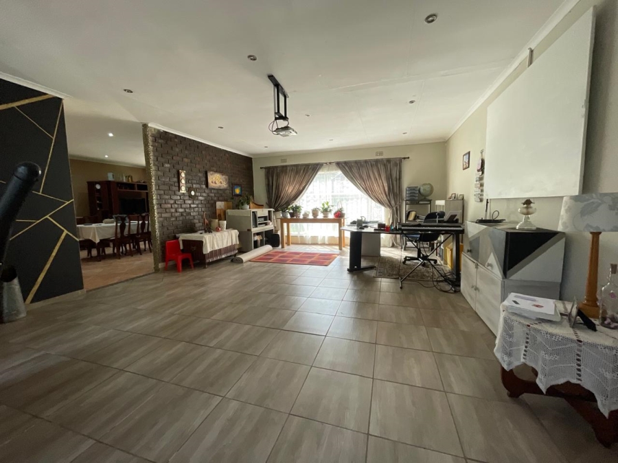 3 Bedroom Property for Sale in Glen Marais Gauteng