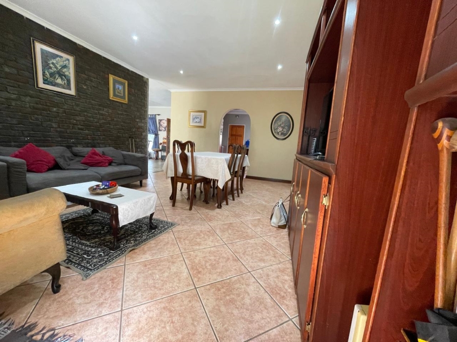 3 Bedroom Property for Sale in Glen Marais Gauteng