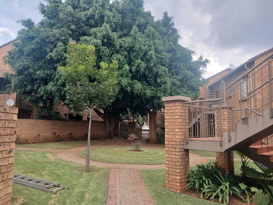 To Let 2 Bedroom Property for Rent in Faerie Glen Gauteng
