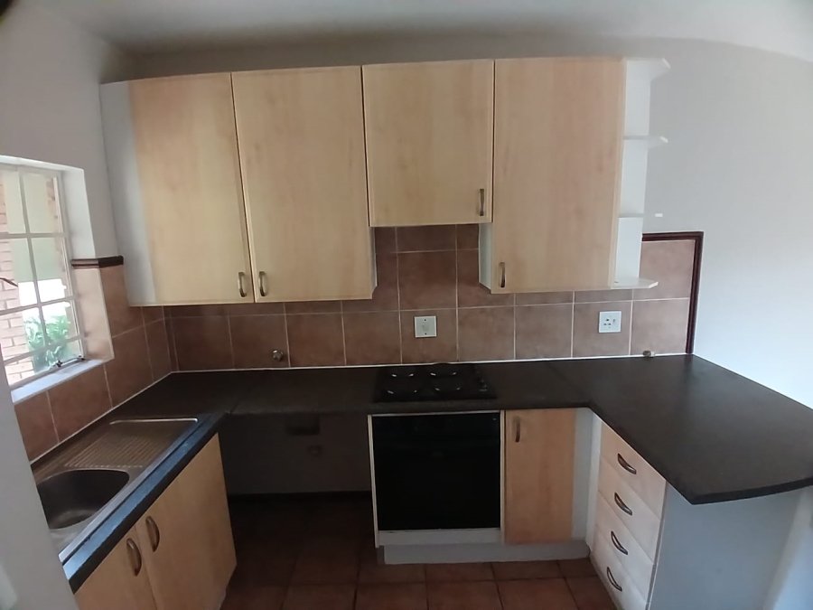To Let 2 Bedroom Property for Rent in Faerie Glen Gauteng