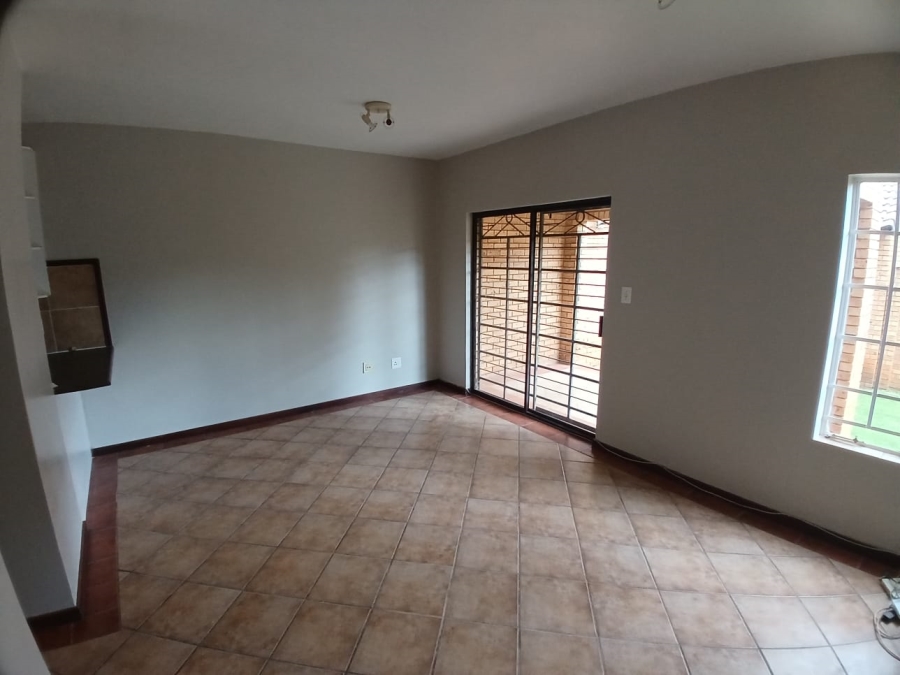 To Let 2 Bedroom Property for Rent in Faerie Glen Gauteng