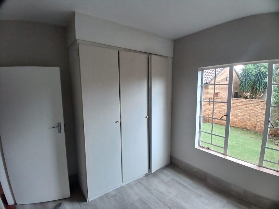To Let 2 Bedroom Property for Rent in Faerie Glen Gauteng