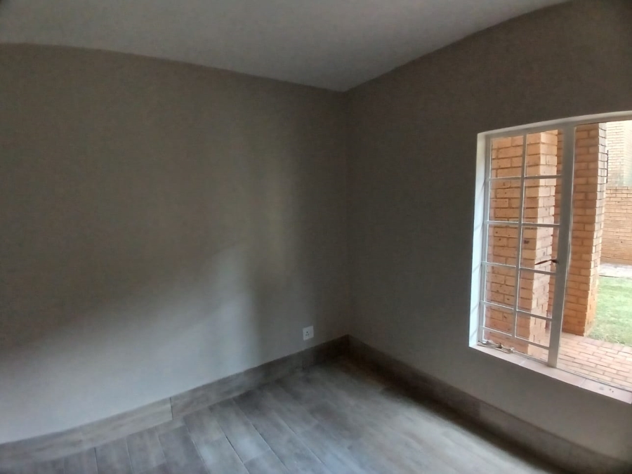 To Let 2 Bedroom Property for Rent in Faerie Glen Gauteng