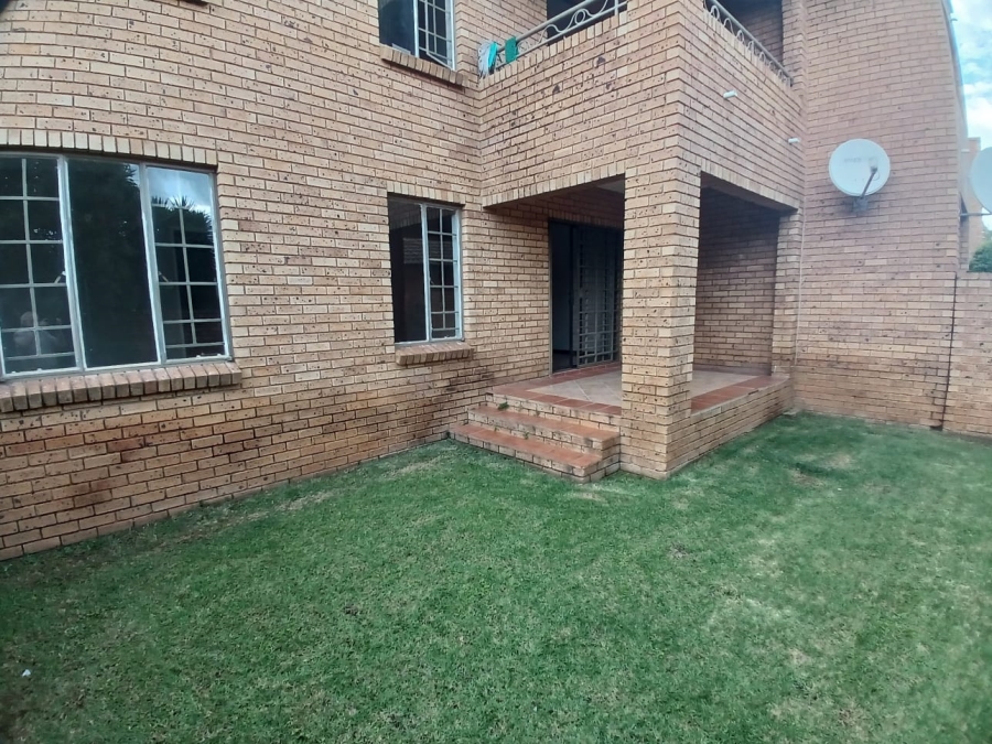 To Let 2 Bedroom Property for Rent in Faerie Glen Gauteng