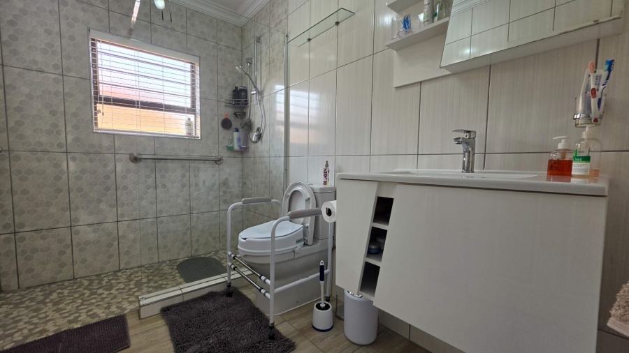 3 Bedroom Property for Sale in New Redruth Gauteng