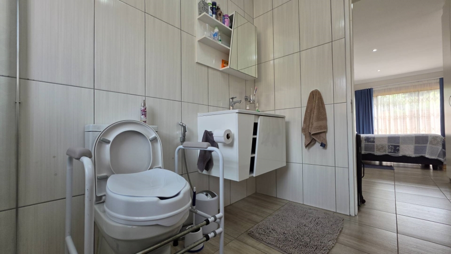 3 Bedroom Property for Sale in New Redruth Gauteng