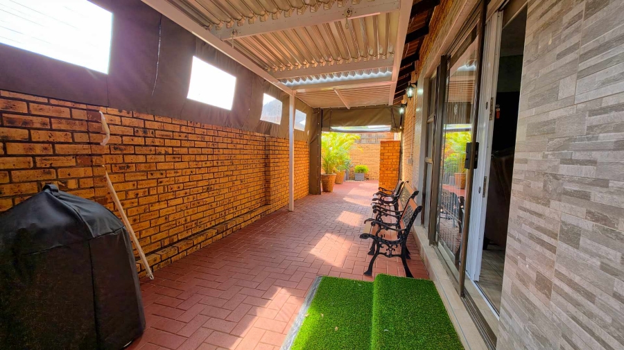 3 Bedroom Property for Sale in New Redruth Gauteng