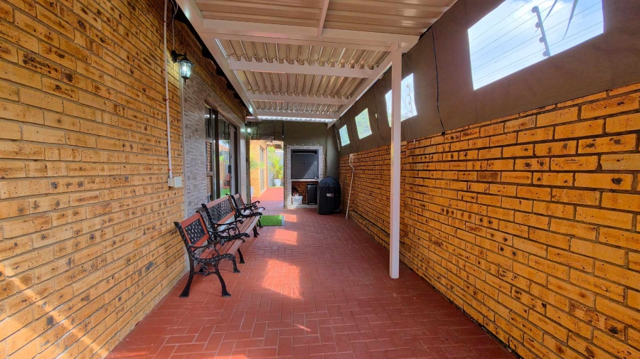 3 Bedroom Property for Sale in New Redruth Gauteng