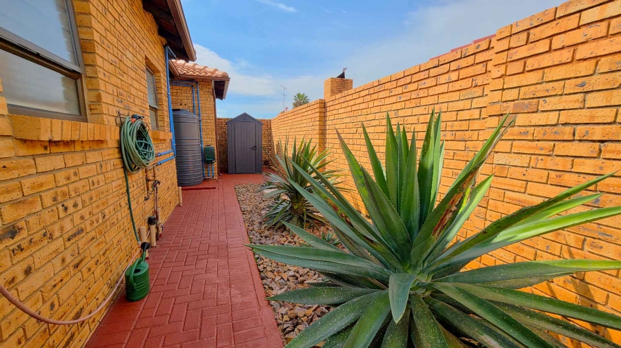 3 Bedroom Property for Sale in New Redruth Gauteng
