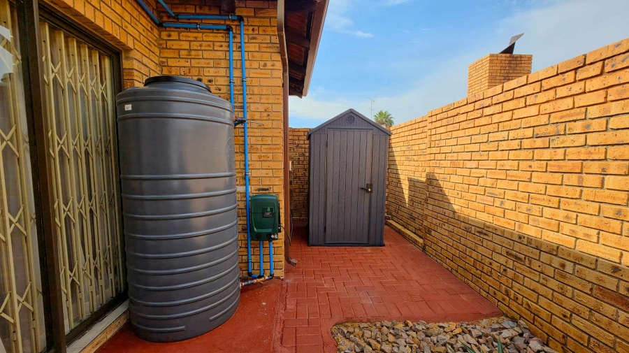 3 Bedroom Property for Sale in New Redruth Gauteng