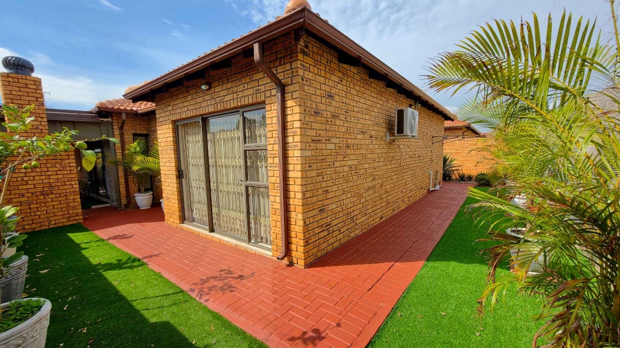 3 Bedroom Property for Sale in New Redruth Gauteng