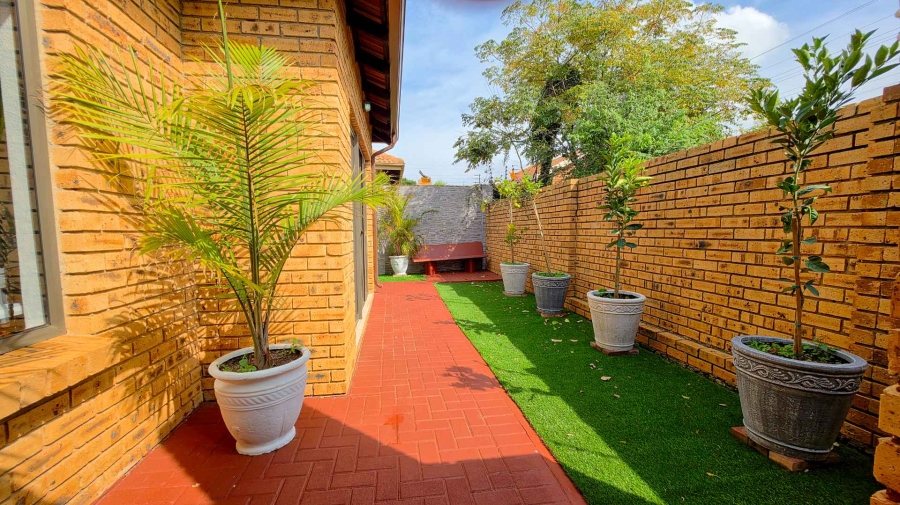 3 Bedroom Property for Sale in New Redruth Gauteng