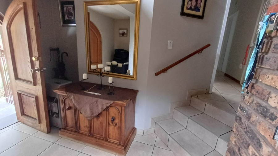 5 Bedroom Property for Sale in Mulbarton Gauteng