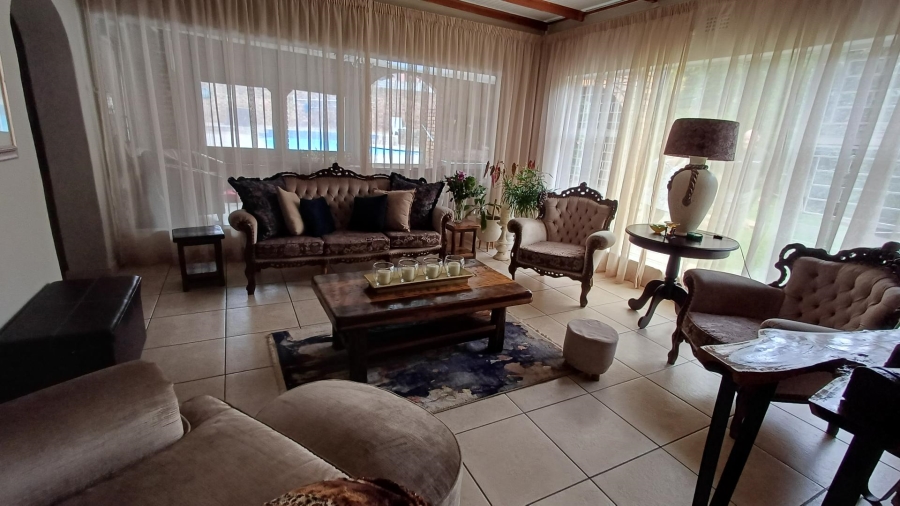 5 Bedroom Property for Sale in Mulbarton Gauteng