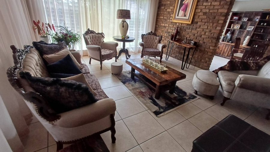 5 Bedroom Property for Sale in Mulbarton Gauteng