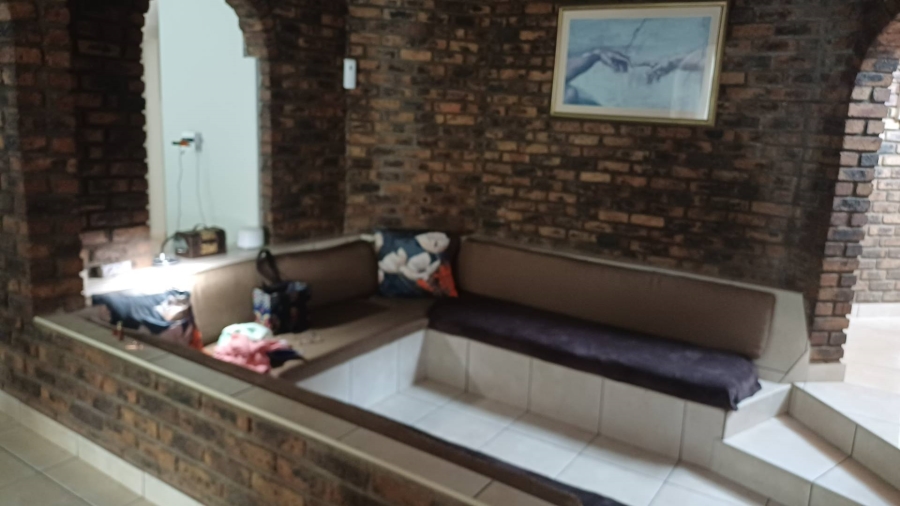 5 Bedroom Property for Sale in Mulbarton Gauteng