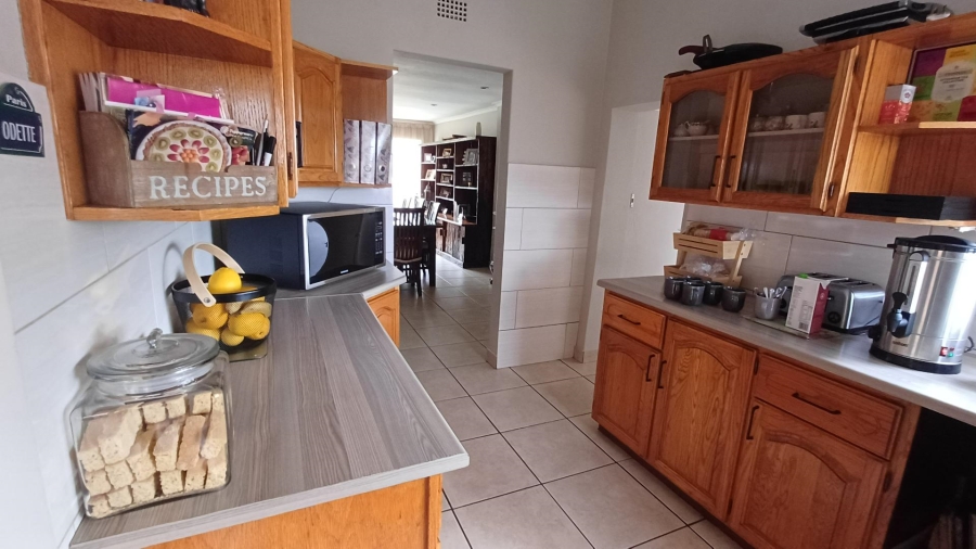 5 Bedroom Property for Sale in Mulbarton Gauteng