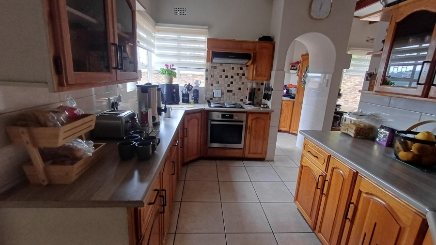 5 Bedroom Property for Sale in Mulbarton Gauteng