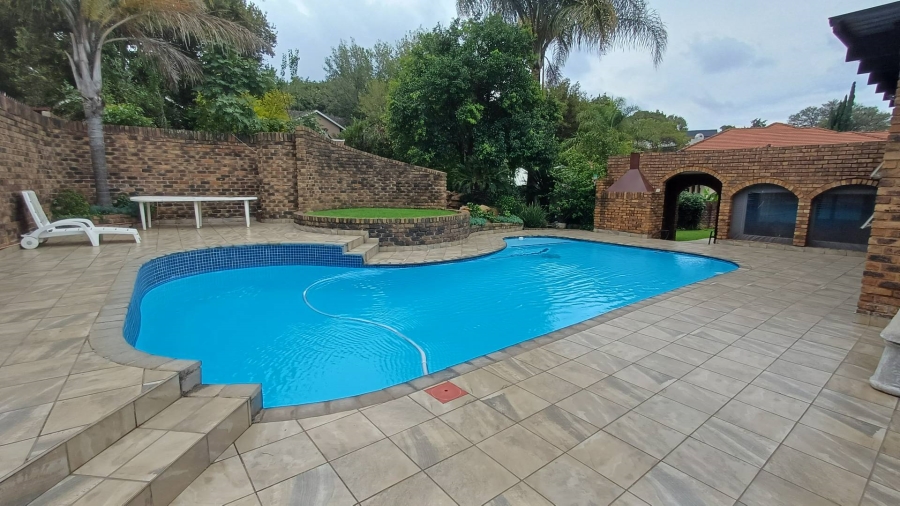 5 Bedroom Property for Sale in Mulbarton Gauteng