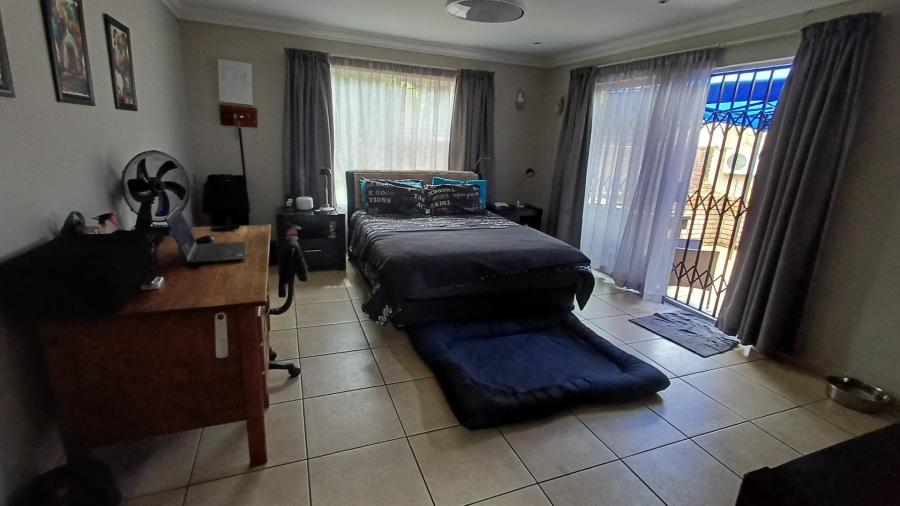 5 Bedroom Property for Sale in Mulbarton Gauteng