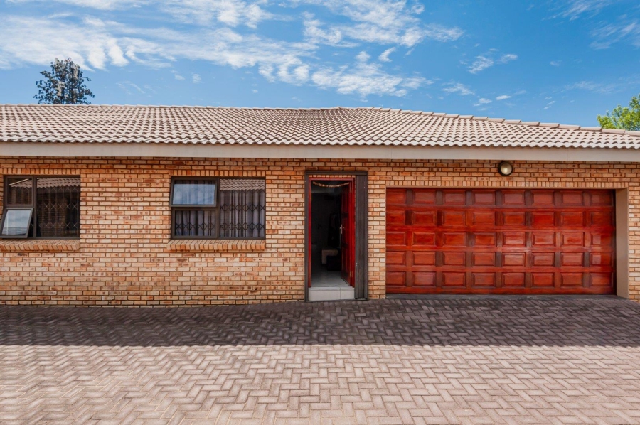 3 Bedroom Property for Sale in New Redruth Gauteng