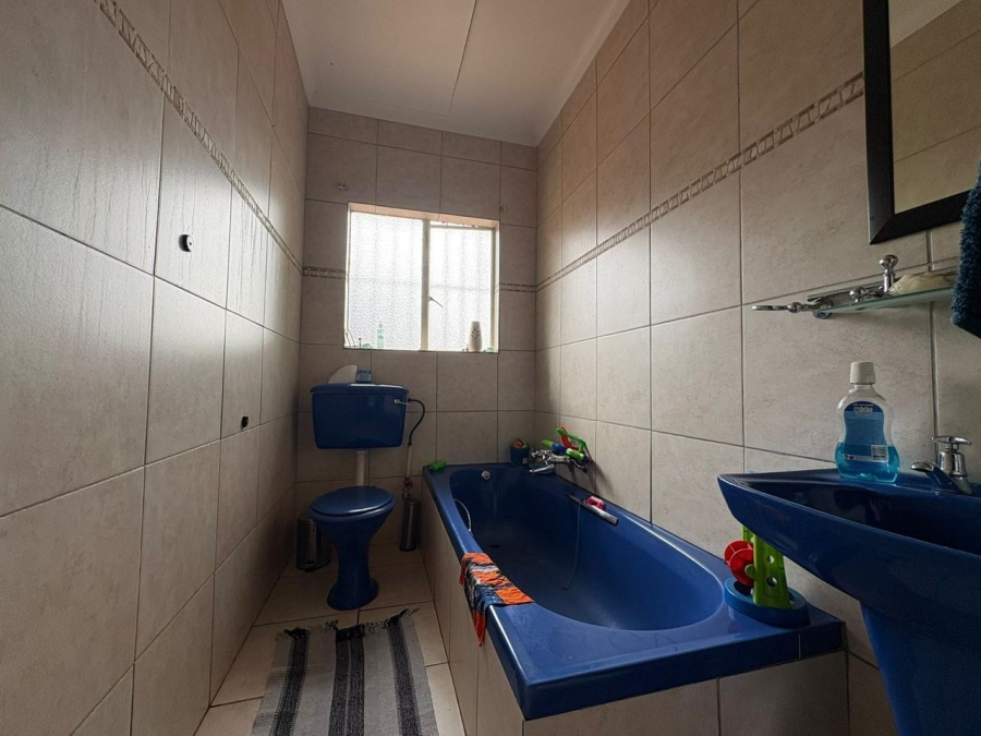 4 Bedroom Property for Sale in Mulbarton Gauteng