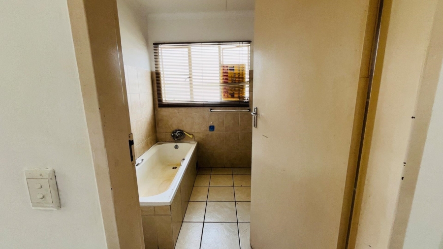 2 Bedroom Property for Sale in Parkrand Gauteng