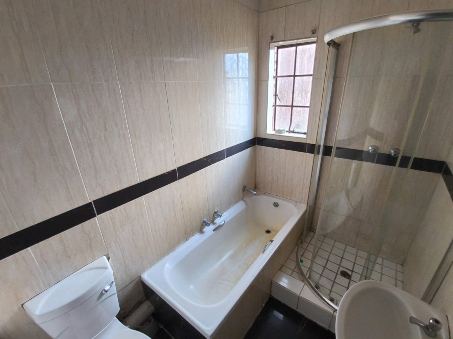 2 Bedroom Property for Sale in Chloorkop Gauteng