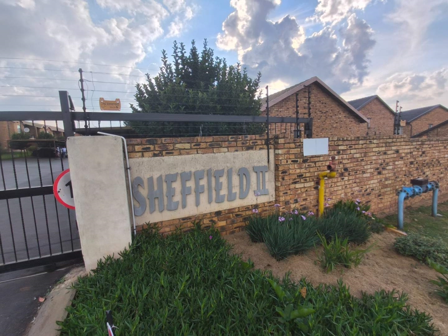 2 Bedroom Property for Sale in Chloorkop Gauteng