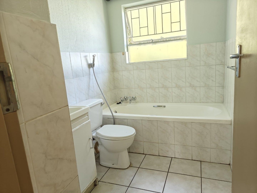 2 Bedroom Property for Sale in Vorna Valley Gauteng