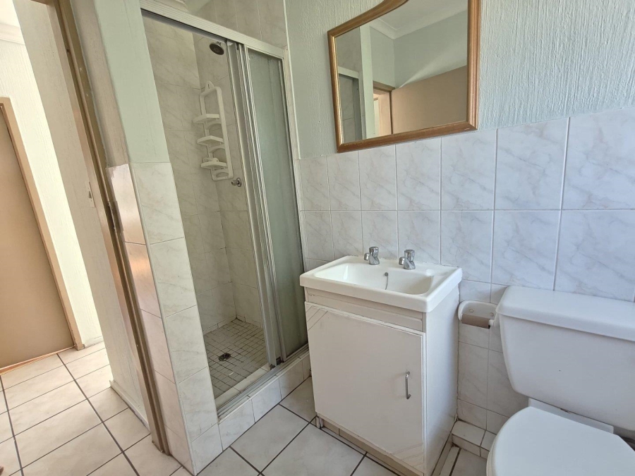 2 Bedroom Property for Sale in Vorna Valley Gauteng