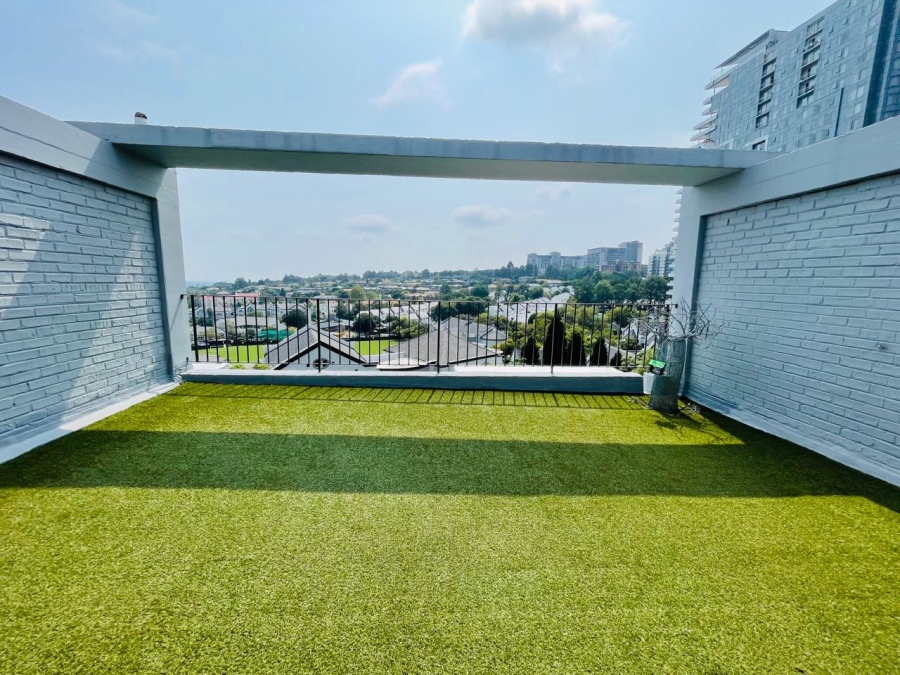 1 Bedroom Property for Sale in Benmore Gardens Gauteng