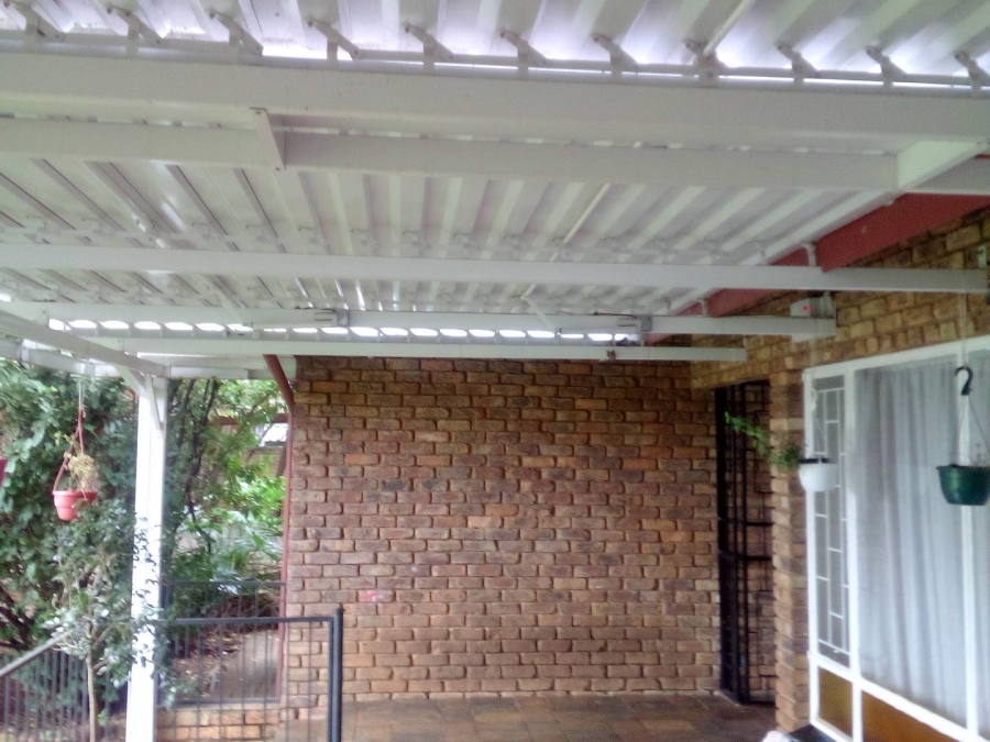 4 Bedroom Property for Sale in Wierdapark Gauteng