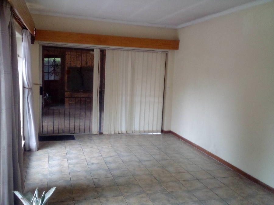 4 Bedroom Property for Sale in Wierdapark Gauteng