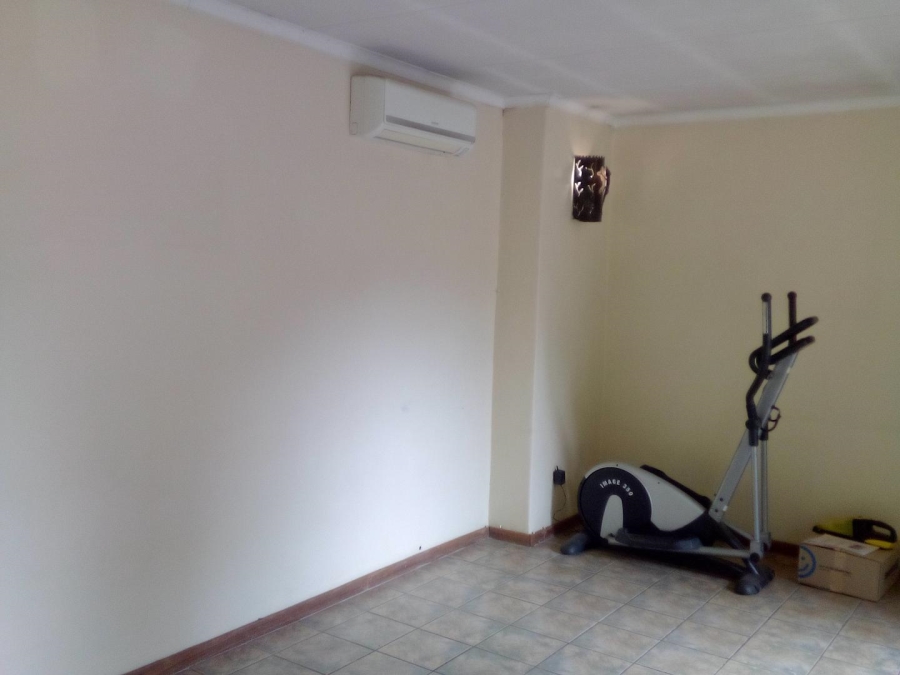 4 Bedroom Property for Sale in Wierdapark Gauteng