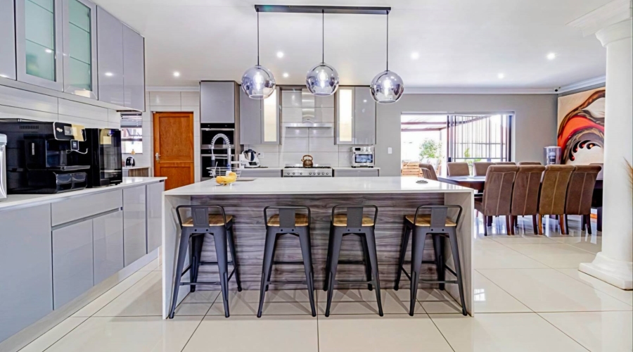 5 Bedroom Property for Sale in Verwoerdpark Gauteng
