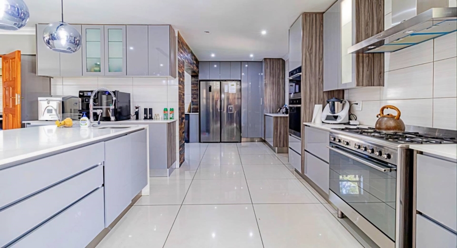 5 Bedroom Property for Sale in Verwoerdpark Gauteng