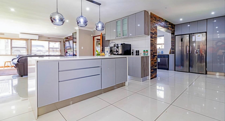 5 Bedroom Property for Sale in Verwoerdpark Gauteng