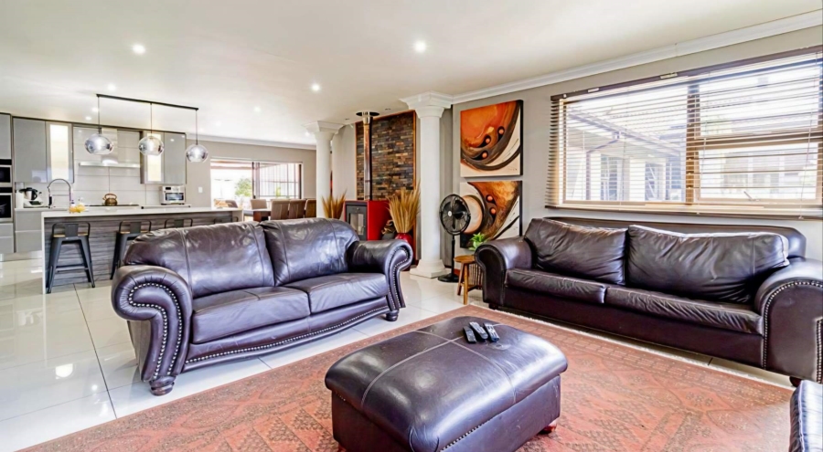 5 Bedroom Property for Sale in Verwoerdpark Gauteng