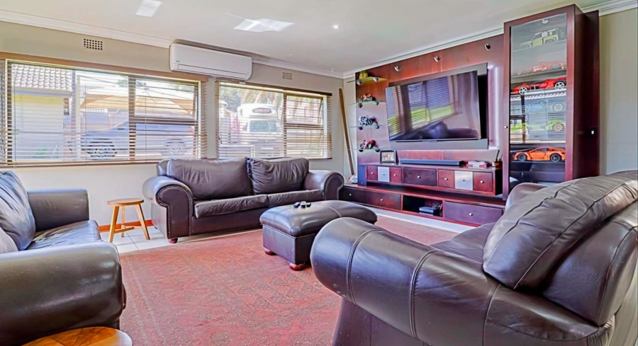 5 Bedroom Property for Sale in Verwoerdpark Gauteng