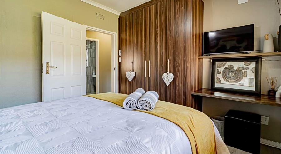 5 Bedroom Property for Sale in Verwoerdpark Gauteng