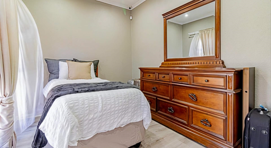5 Bedroom Property for Sale in Verwoerdpark Gauteng