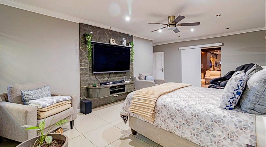 5 Bedroom Property for Sale in Verwoerdpark Gauteng