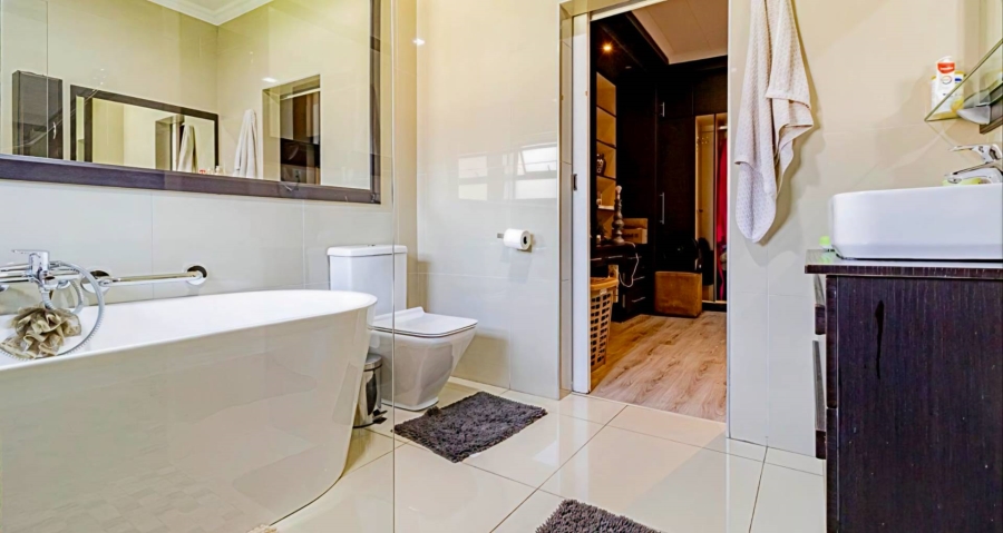 5 Bedroom Property for Sale in Verwoerdpark Gauteng